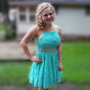 Beautiful seafoam green dress!!